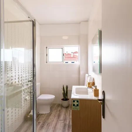 Enjoy The Center At Fully Equipped 2 Bedroom 5 Min Walk To & Market * פונשל