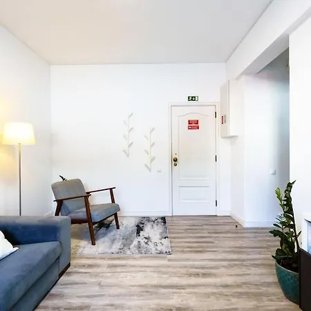 Enjoy The Center At Fully Equipped 2 Bedroom 5 Min Walk To & Market דירה