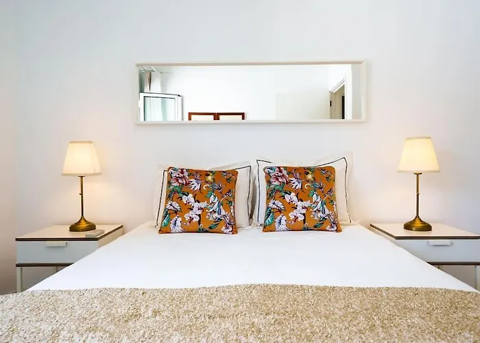 Enjoy The Center At Fully Equipped 2 Bedroom 5 Min Walk To & Market *
