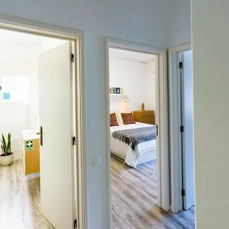 Enjoy The Center At Fully Equipped 2 Bedroom 5 Min Walk To & Market Apartment *