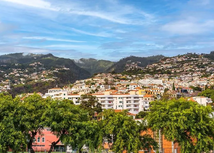 Enjoy The Center At Fully Equipped 2 Bedroom 5 Min Walk To & Market Apartament Funchal (Madeira)