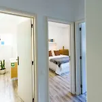 Enjoy The Center At Fully Equipped 2 Bedroom 5 Min Walk To & Market Daire *